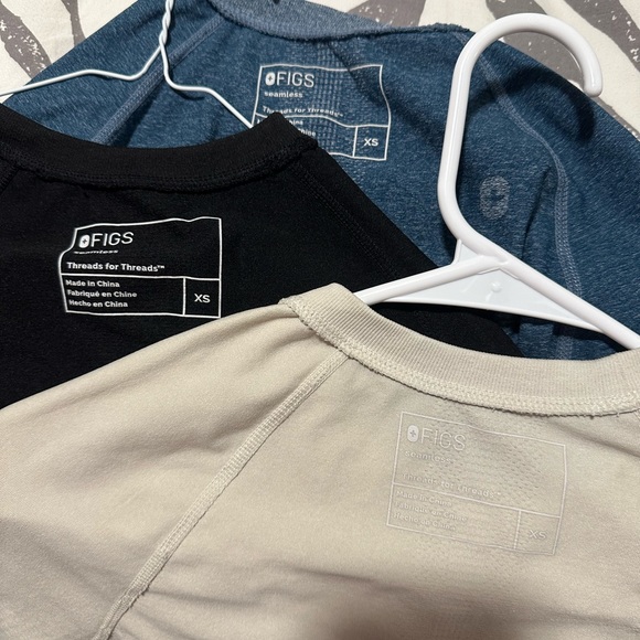 3 pack of the FIGS Salta Seamless Longsleeve Underscrubs - Picture 3 of 14